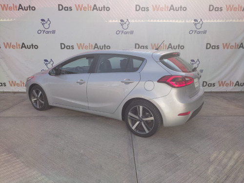 Imagen 6 de 12 de Kia Forte Sx Hb Std 2018