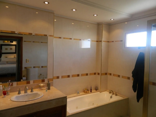 Imagen 9 de 11 de Departamento En Venta, Castelar, Piso Con 2 Cocheras, Único 5 Ambientes