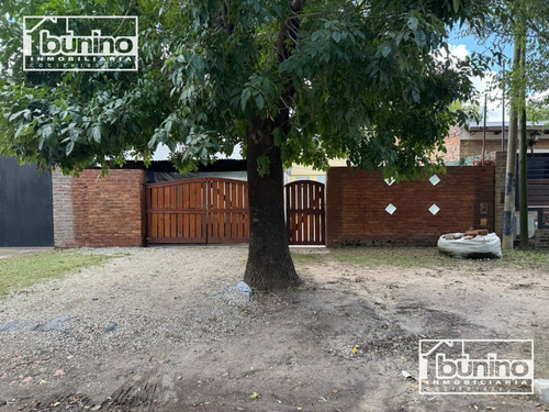 Casa En Venta , Apta Credito - 2 Dorm. + Comodin, Ibarlucea