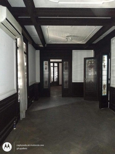 Imagen 6 de 9 de Jujuy Esq Hipòlito Irigoyen: Edificio Francés De Categoría. Todo Externo, Apto Profesional O Vivienda