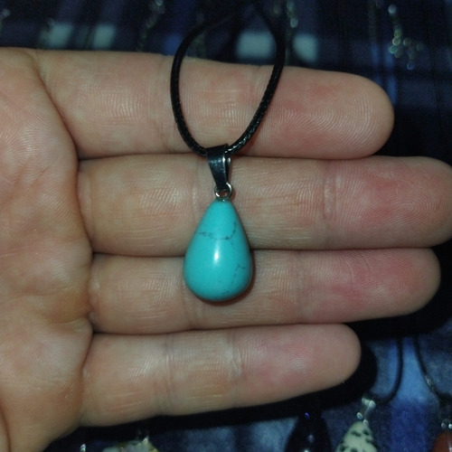 Imagen 2 de 3 de Collar Colgante Piedra Howlita Turquesa