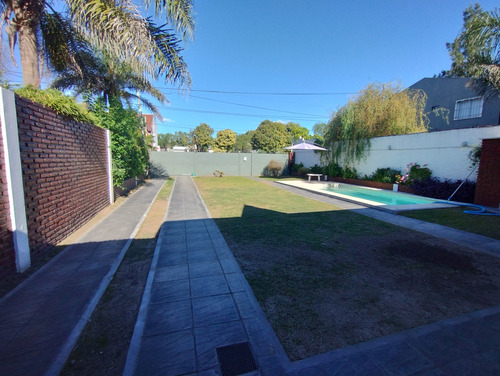 Casa Con Piscina Apta 2 Flias A 3 Cuadras De Parque Leloir