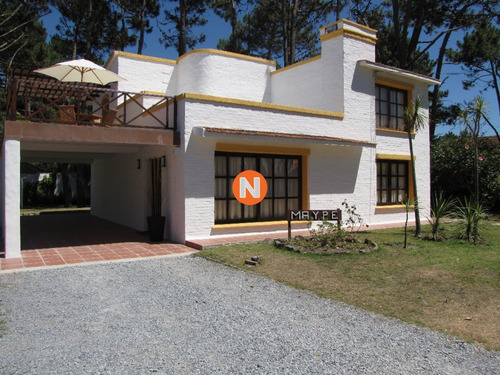 Casa En Venta Y Alquiler, Pinares, Punta Del Este, 4 Dormitorios.- Ref: 208042
