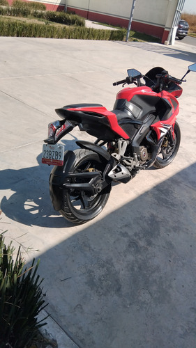 Pulsar Rs 200 Color Rojo Marca Bajaj Con Detalles De Su Año