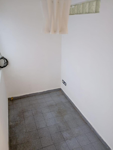 Flores 3 Amb Escritorio. Cochera Cub.contrafrente . Balcon. Baño Y Toil