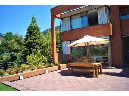 Condominio Golf De Manquehue, Colegio Everest