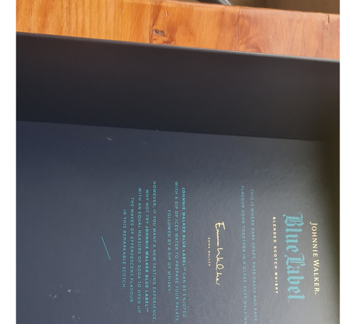 Johnnie Walker Azul Blue Label Limited Edition Gift Pack