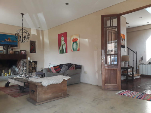 Hermosa Casa 5 Amb Con Piscina Sobre Lote De 980 M2 Barrio 2 Plantas Santa Rita