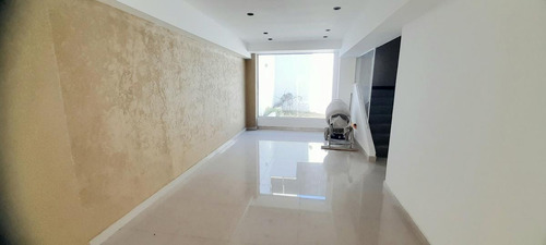 Imagen 3 de 16 de Edificio Comercial A Estrenar 12 Ambientes, Cocheras, Detalles De Categoría.