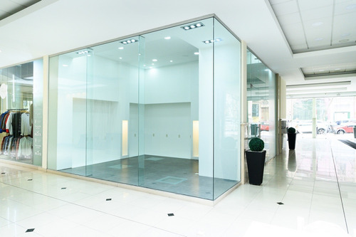 Av Brasil Y Rbla. Local En Micenas Mall 33 M2, Baño