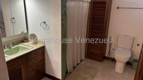 Tg Casa Colonial En Venta En Cumbres De Curumo, En Calle Cerrada Con Vista Al Ávila 24-11853 Ys