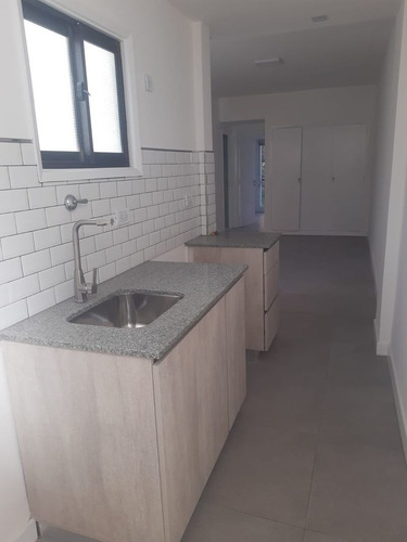 Imagen 5 de 10 de Venta Depto 2 Amb A La Calle Zona Plaza Mitre