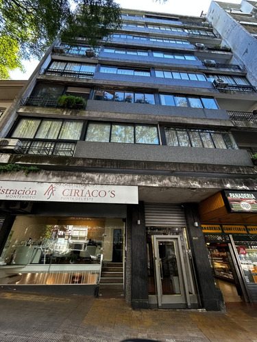 Venta Apartamento De 3 Dormitorios Y 2 Baños Con Balcon En Pocitos 