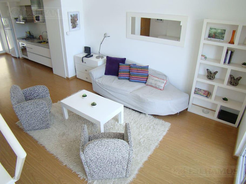 Departamento En Venta En Palermo Hollywood De 2 Ambientes Con Cochera. Balcón Con Parrilla.