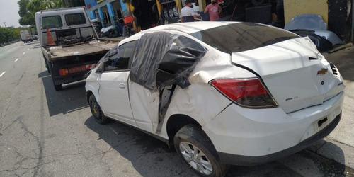 Imagem 1 de 8 de Sucata Chevrolet Prisma 1.4 8v Mt Ltz Manual 2015 Branco