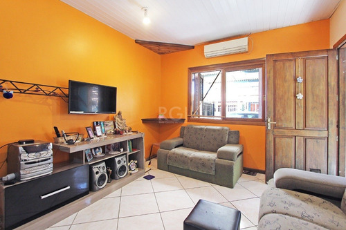 Casa Em Hípica Com 3 Dormitórios - Ot7112