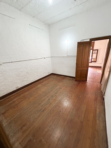 Ph Sobre Avenida De 6 Ambientes Con Destino Comercial