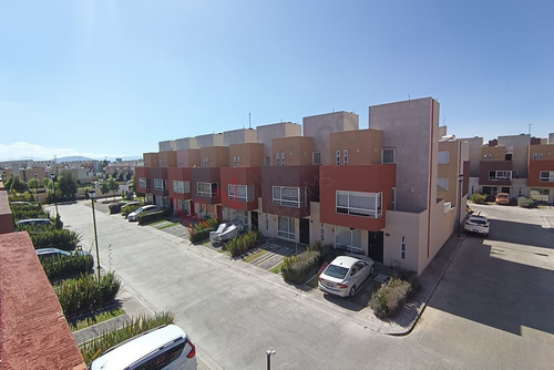 ¡descubre Tu Nuevo Hogar! Casa Moderna De 3 Recámaras, 3 Baños Y Estacionamiento Para 2 Autos...