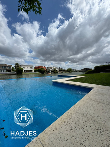 Casa En Venta, Nuevo Quilmes Moderna Con Piscina A La Laguna