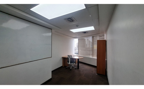 Alquiler De Oficina - Edificio Nuevo Mundo - Urb. Altamira 25-57