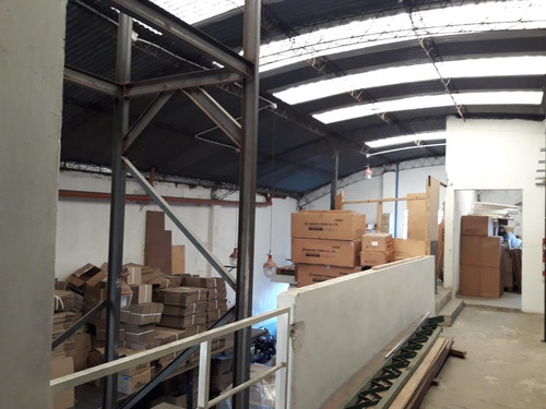 Imagen 12 de 13 de Venta Galpón - Deposito En Dos Plantas En Barrio Bernardino Rivadavia, Sobre Mas De 350mts2 Cubiertos