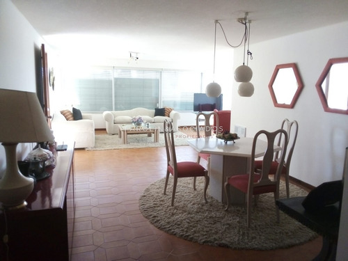 Departamento De 3 Dormitorios En Edificio Tiburón, Punta Del Este- Ref: 1951
