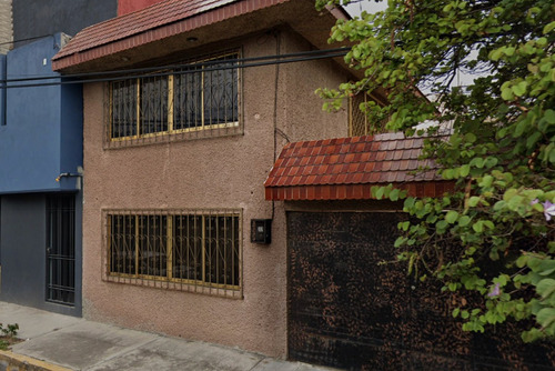Casa En Venta En Juan Escutia, Iztapalapa En Calle De Gral. Juan Enriquez # 279. Cd*