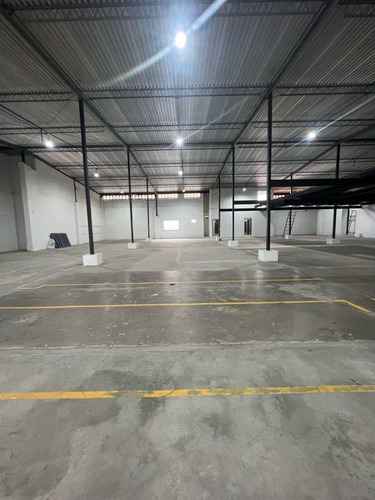 Se Vende/alquila Galpón 1300m2 Boleita Norte 4229