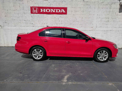 Imagen 4 de 15 de Volkswagen Jetta 2016 4p Trendline L5/2.5 Aut