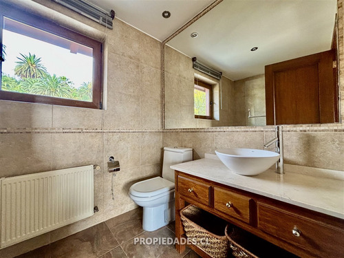 Casa En Venta De 5 Dorm. En Lo Barnechea