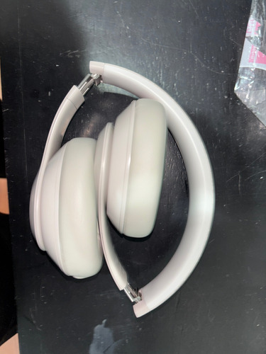 Beats Studio Pro Bluetooth Inalámbricos Color Arenisca (Usado)