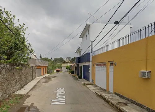Aproveche Gran Oportunidad, Casa De Remate Bancario En Calle Morelos, Ocotepec, Cuernavaca, Morelos.