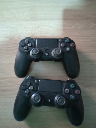 Imagem 1 de 2 de Controles Ps4 Para Retirada De Peças Ou Conserto.