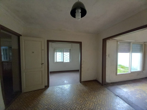Imagen 4 de 15 de Chalet En Venta De 3 Ambientes Mas Dependencia, Ideal Para Reformar