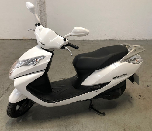 Imagen 3 de 15 de Aa Moto Honda Elite 125 Año 2017 7mil Km