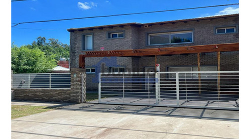 Casa 3 Dormitorios, 3 Baños, Con Piscina, Galeria Y Parrilla. Centro De Funes