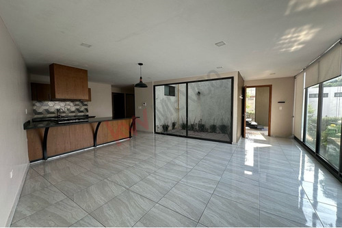 ¡vive En Planta Baja Con Jardín Privado En El Corazón De San Andrés Cholula!