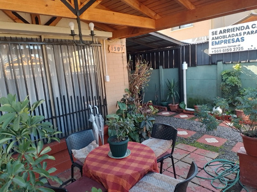 Arriendo De Habitación Mensual O Casa Completa .