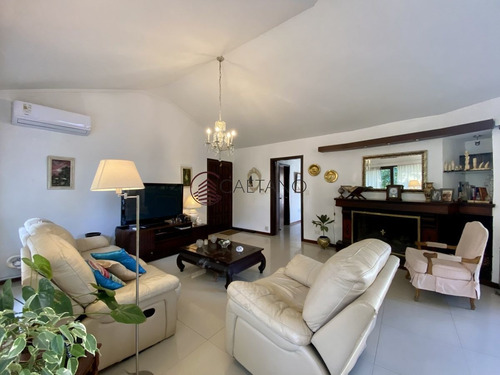 Imagen 6 de 28 de Hermosa Casa, Ubicada En Un Lugar Inmejorable!