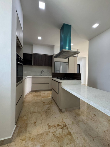 Apartamento En Alquiler. Residencias Gran Mandalay, Urb. El Bosque, Valencia. Código: 276059 Pr