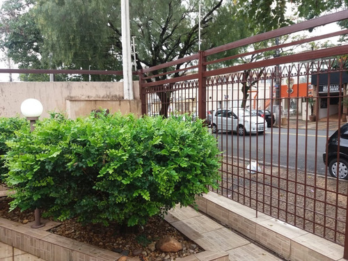 Imagem 18 de 20 de Está A Duas Quadras Do Balão Castelo. Totalmente Plana, Conservadíssima. Cas00284