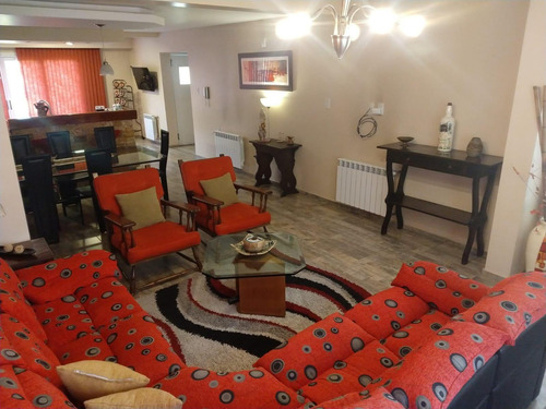 Casa En Venta - 4 Dormitorios 4 Baños - San Rafael