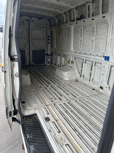Volkswagen Crafter Camión Caja 5 toneladas