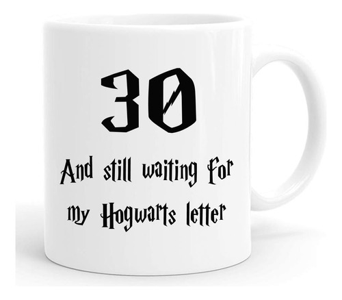 Taza Con Las Letras «30 And Still Waiting For My Hogwarts»,