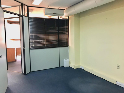 Venta Oficina Planta Ciudad Vieja Montevideo