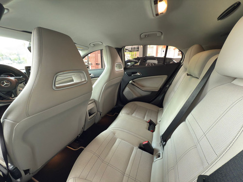 Mercedes-Benz Classe GLA 1.6 Advance Turbo Flex 5p