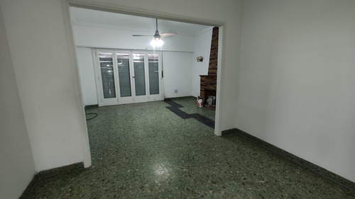 Ph De 3 Ambientes En Impecable Estado Con Galpón De 4x26 Acepta Permuta - Sarandí