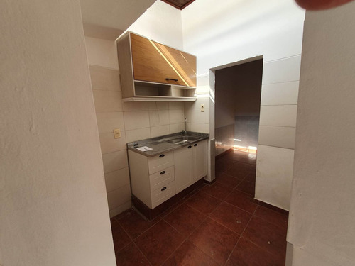 Excelente Y Amplia Casa En Pb Al Fondo, Con 3 Patios.