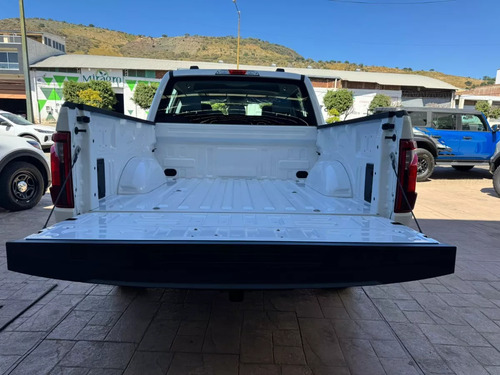 Ford F-150 2024 4x2 V6