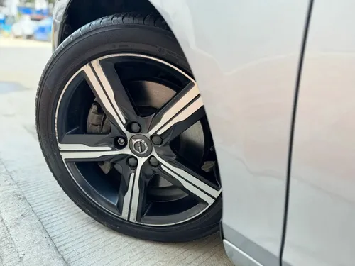Volvo V40 2.0 T4 Drive-e R-design